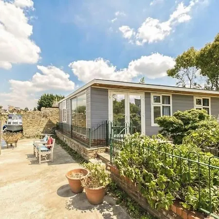 River Retreat- Near Holloway U, Thorpe Park And Heathrow Airport Exterior photo