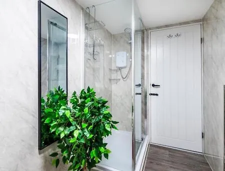 River Retreat- Near Holloway U, Thorpe Park And Heathrow Airport Exterior photo