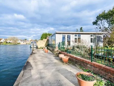 River Retreat- Near Holloway U, Thorpe Park And Heathrow Airport Exterior photo