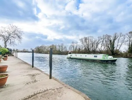 River Retreat- Near Holloway U, Thorpe Park And Heathrow Airport Exterior photo