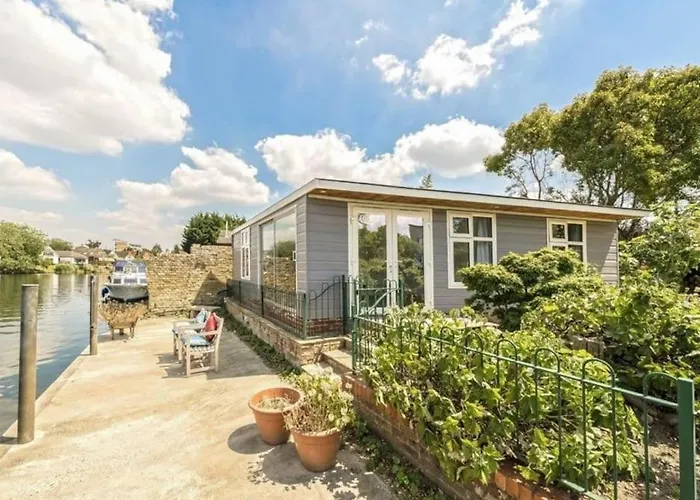 River Retreat- Near Holloway U, Thorpe Park And Heathrow Airport