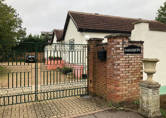 River Retreat- Near Holloway U, Thorpe Park And Heathrow Airport