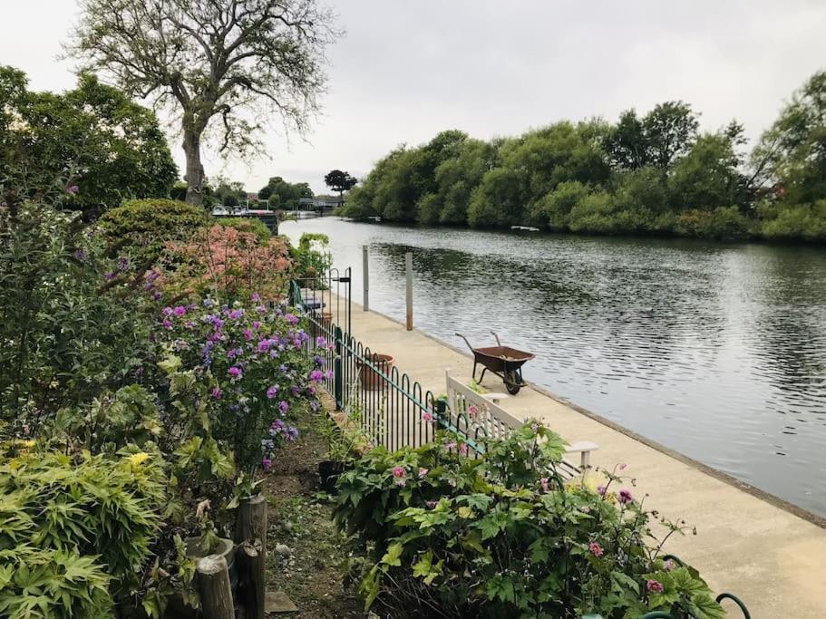 River Retreat- Near Holloway U, Thorpe Park And Heathrow Airport Apartment Thorpe (Surrey)
