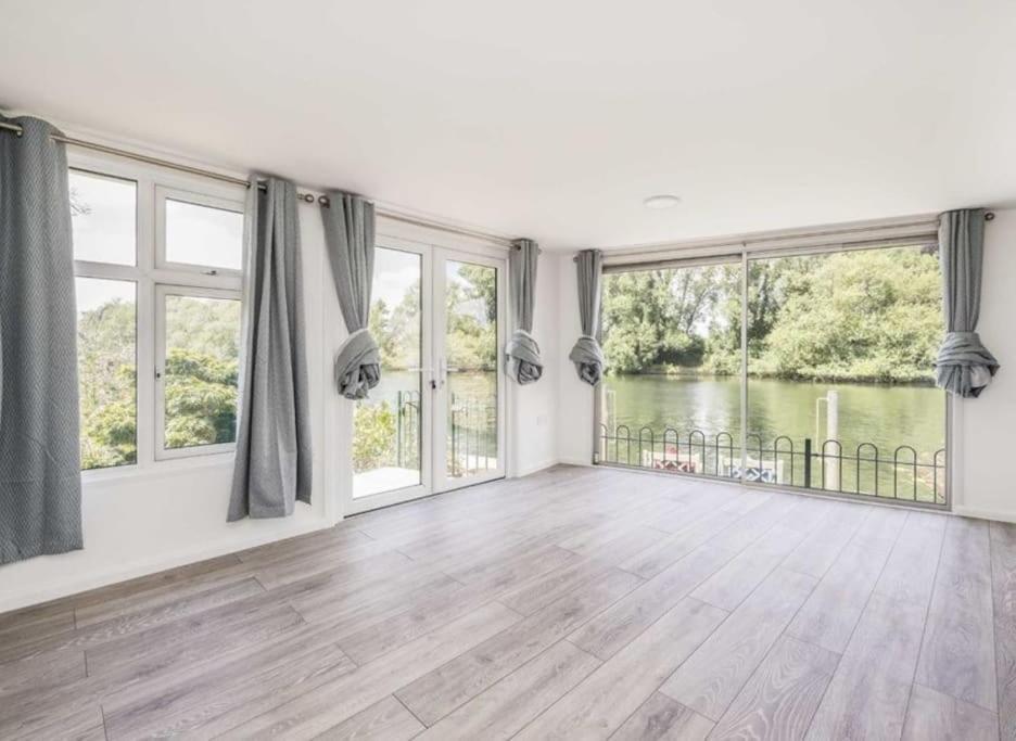 River Retreat- Near Holloway U, Thorpe Park And Heathrow Airport Apartment