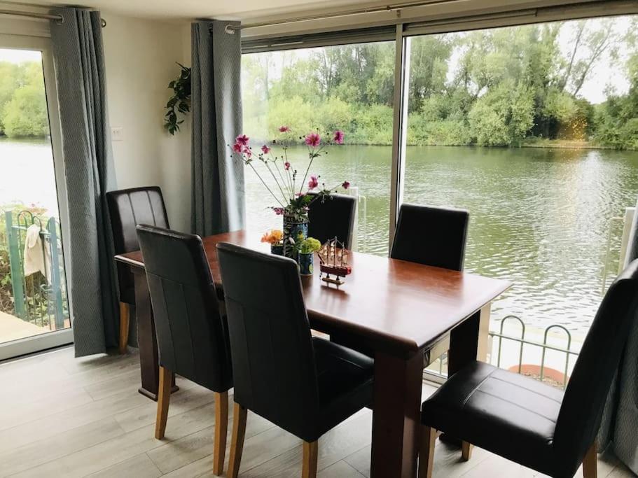 River Retreat- Near Holloway U, Thorpe Park And Heathrow Airport * Thorpe (Surrey)