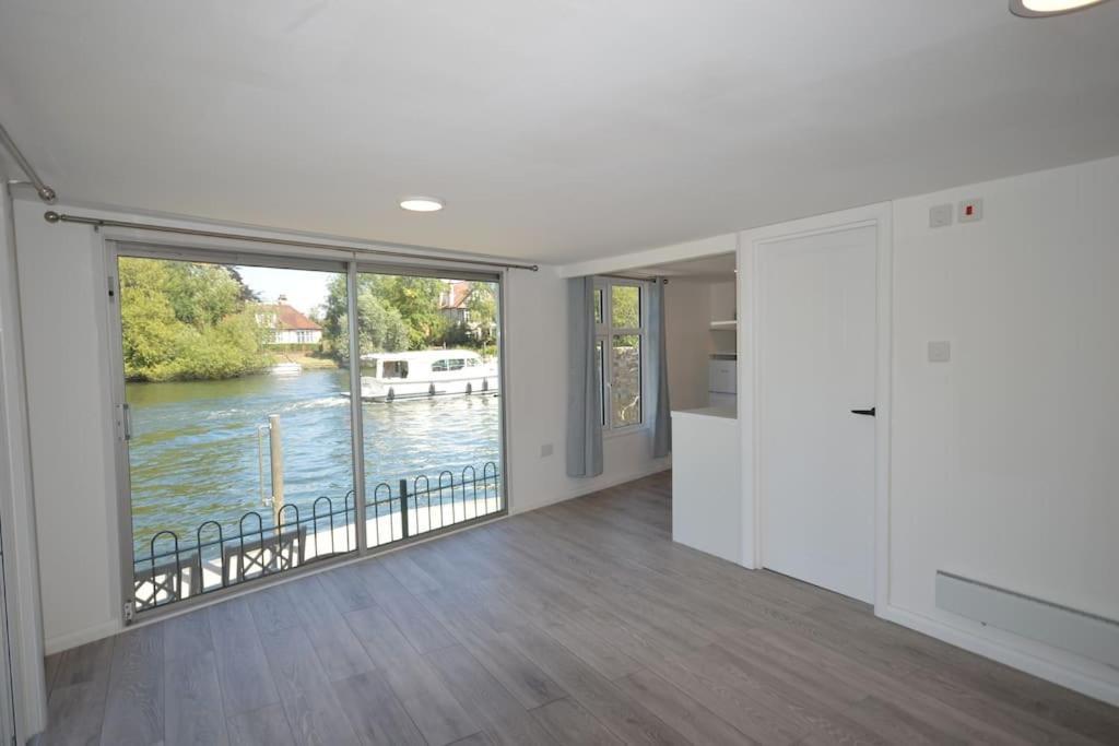 Apartment River Retreat- Near Holloway U, Thorpe Park And Heathrow Airport