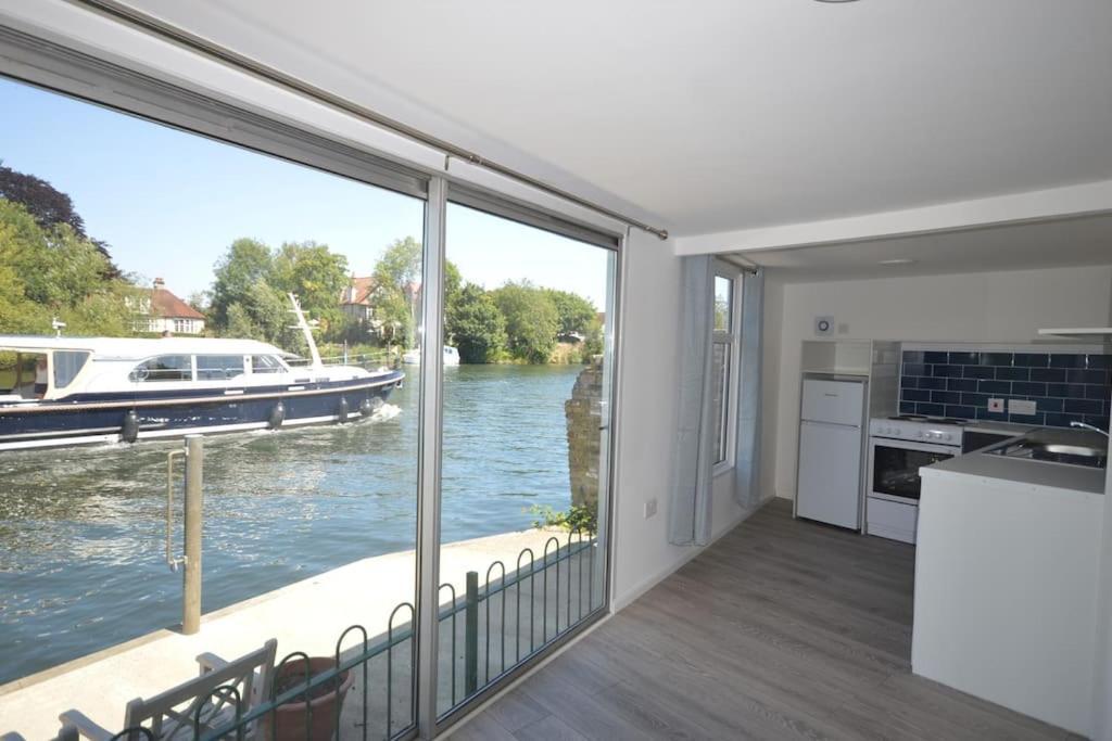 River Retreat- Near Holloway U, Thorpe Park And Heathrow Airport Thorpe (Surrey)