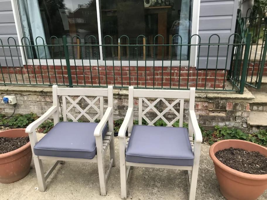 Apartment River Retreat- Near Holloway U, Thorpe Park And Heathrow Airport *