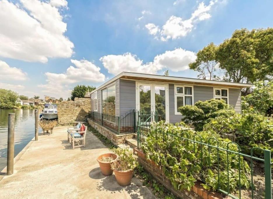 River Retreat- Near Holloway U, Thorpe Park And Heathrow Airport *