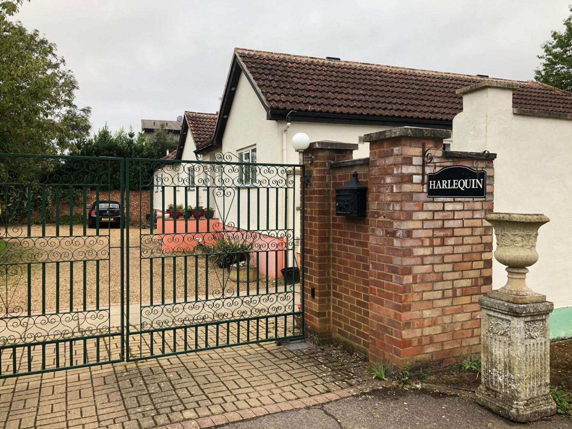 Apartment River Retreat- Near Holloway U, Thorpe Park And Heathrow Airport
