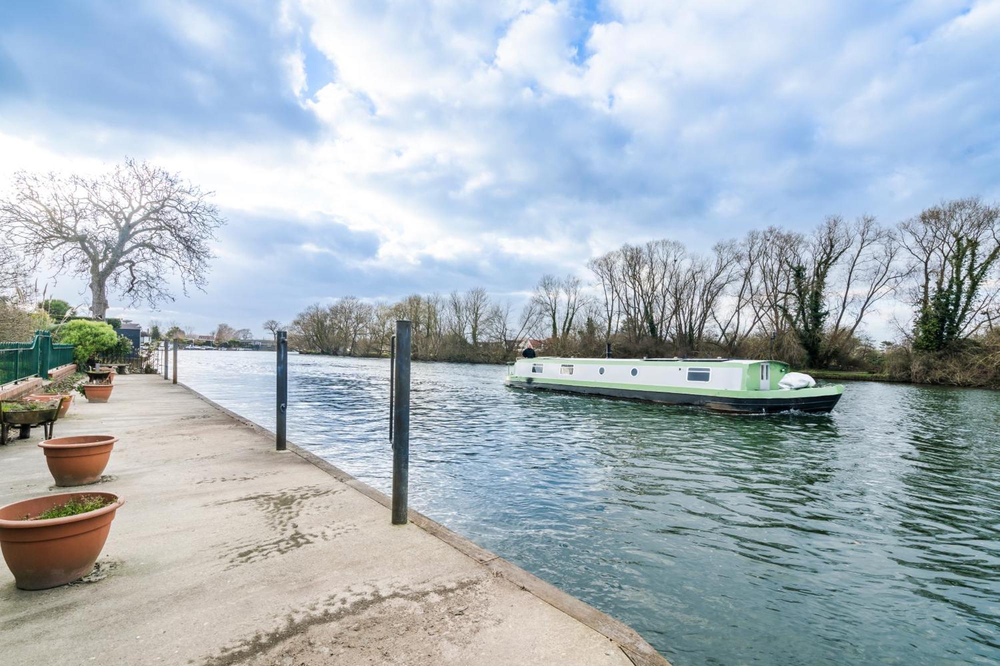 River Retreat- Near Holloway U, Thorpe Park And Heathrow Airport * Thorpe (Surrey)