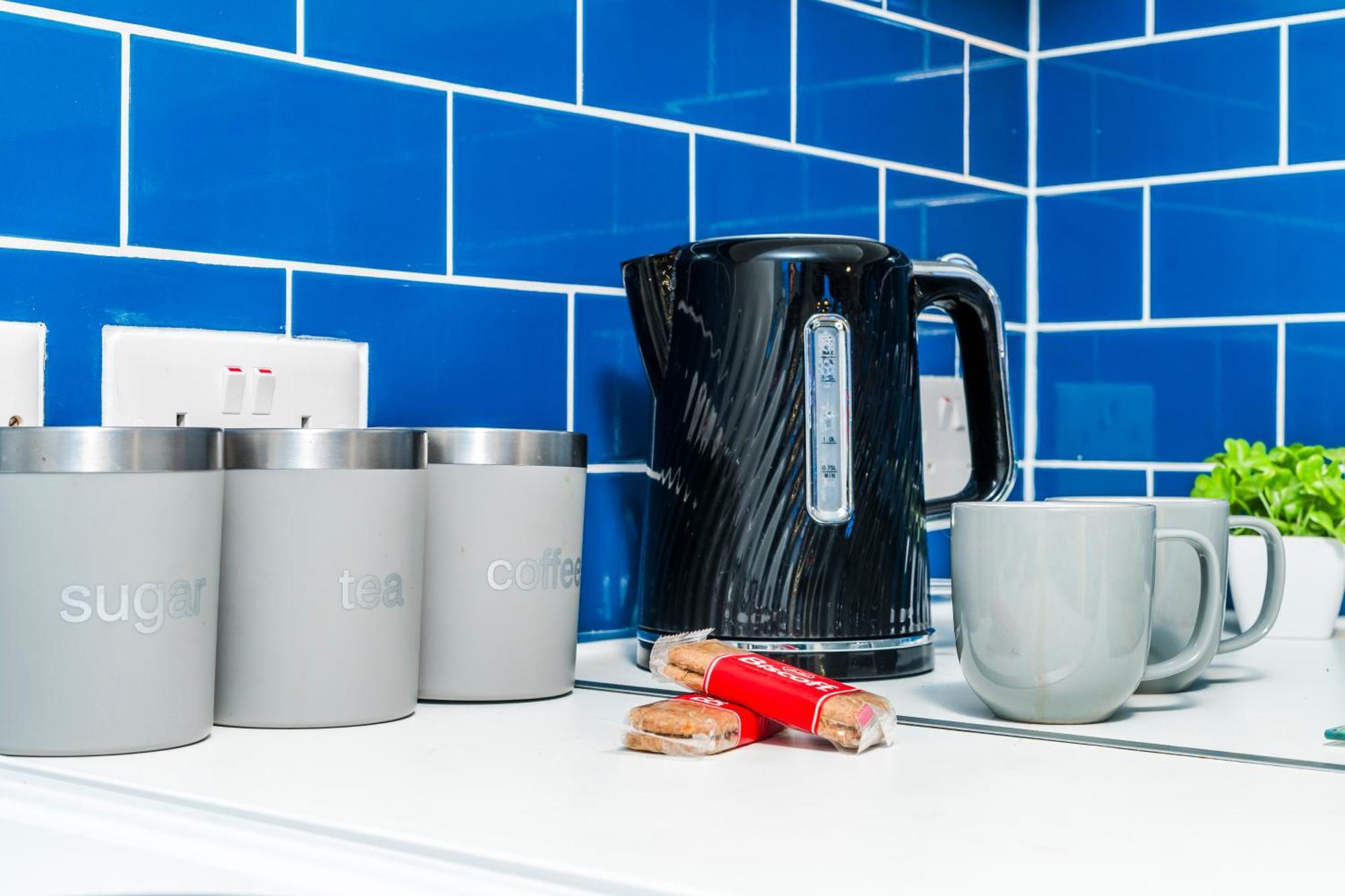 Apartment River Retreat- Near Holloway U, Thorpe Park And Heathrow Airport *
