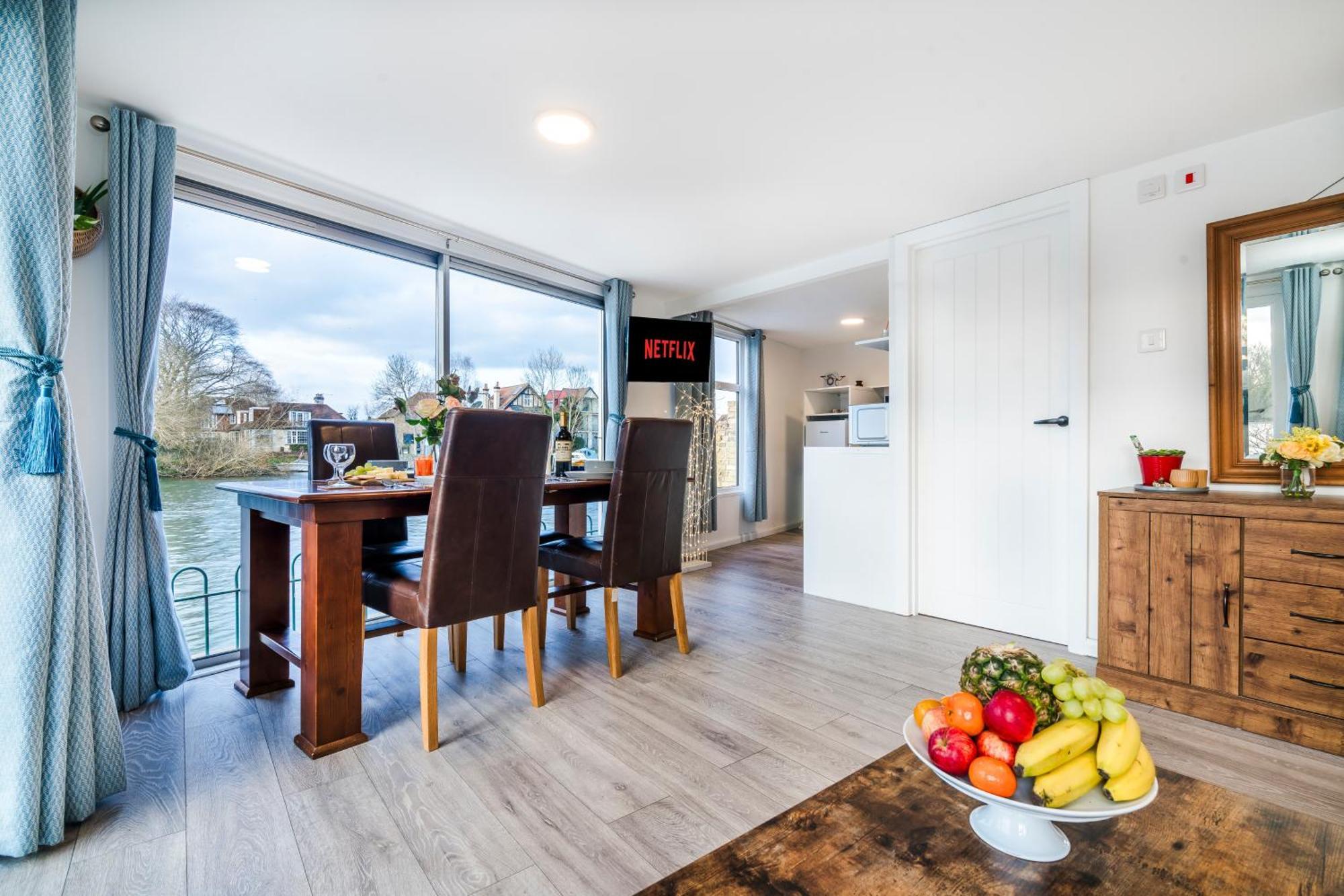 River Retreat- Near Holloway U, Thorpe Park And Heathrow Airport