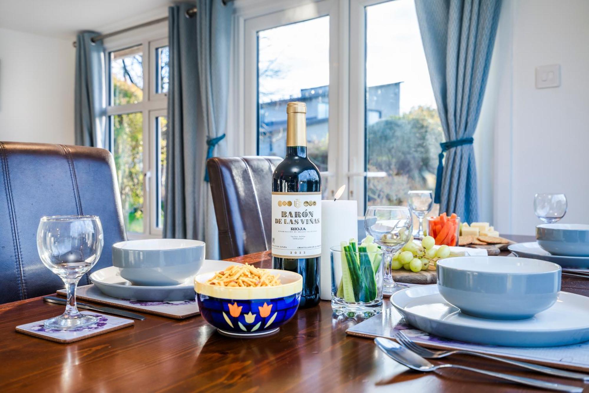 River Retreat- Near Holloway U, Thorpe Park And Heathrow Airport Apartment *