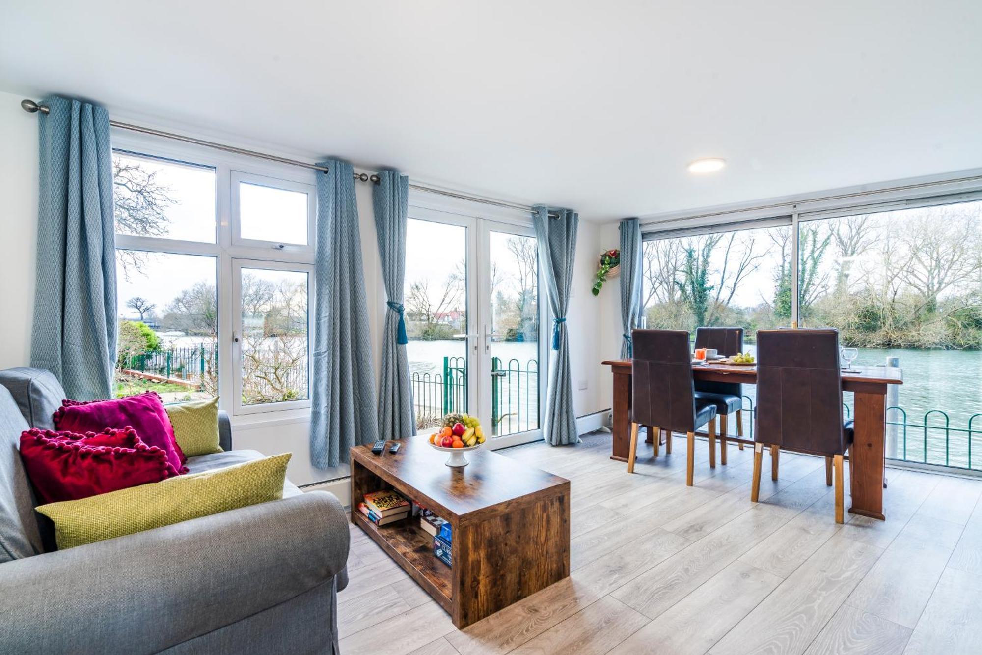 River Retreat- Near Holloway U, Thorpe Park And Heathrow Airport *