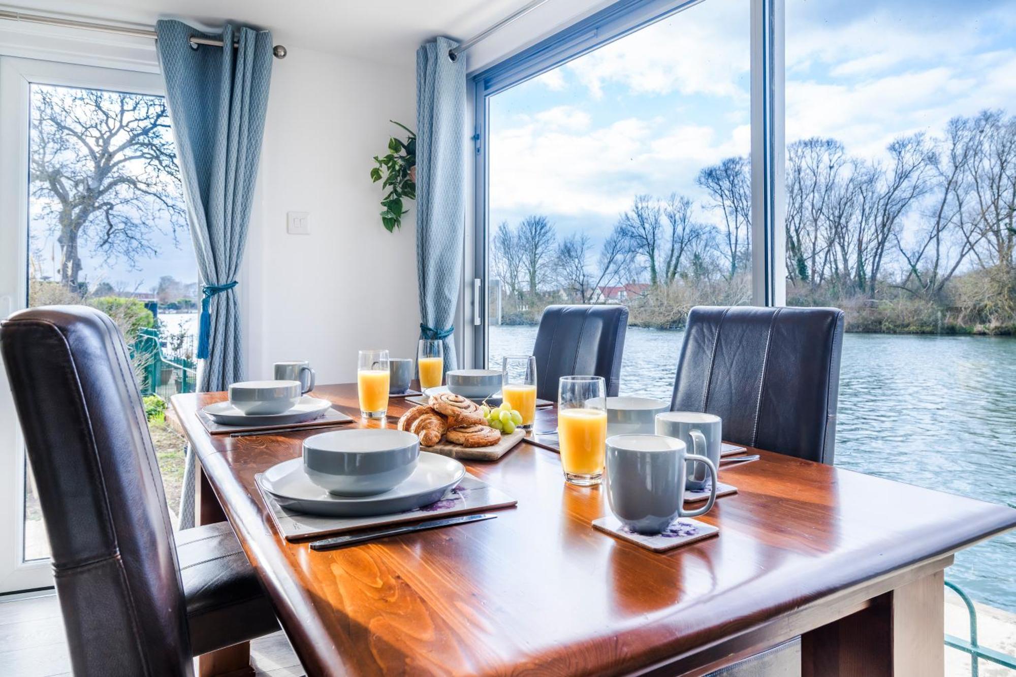 River Retreat- Near Holloway U, Thorpe Park And Heathrow Airport Thorpe (Surrey)