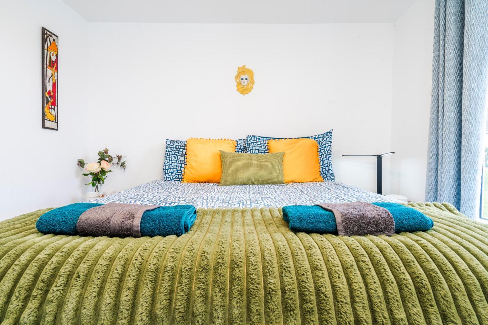 River Retreat- Near Holloway U, Thorpe Park And Heathrow Airport Apartment *