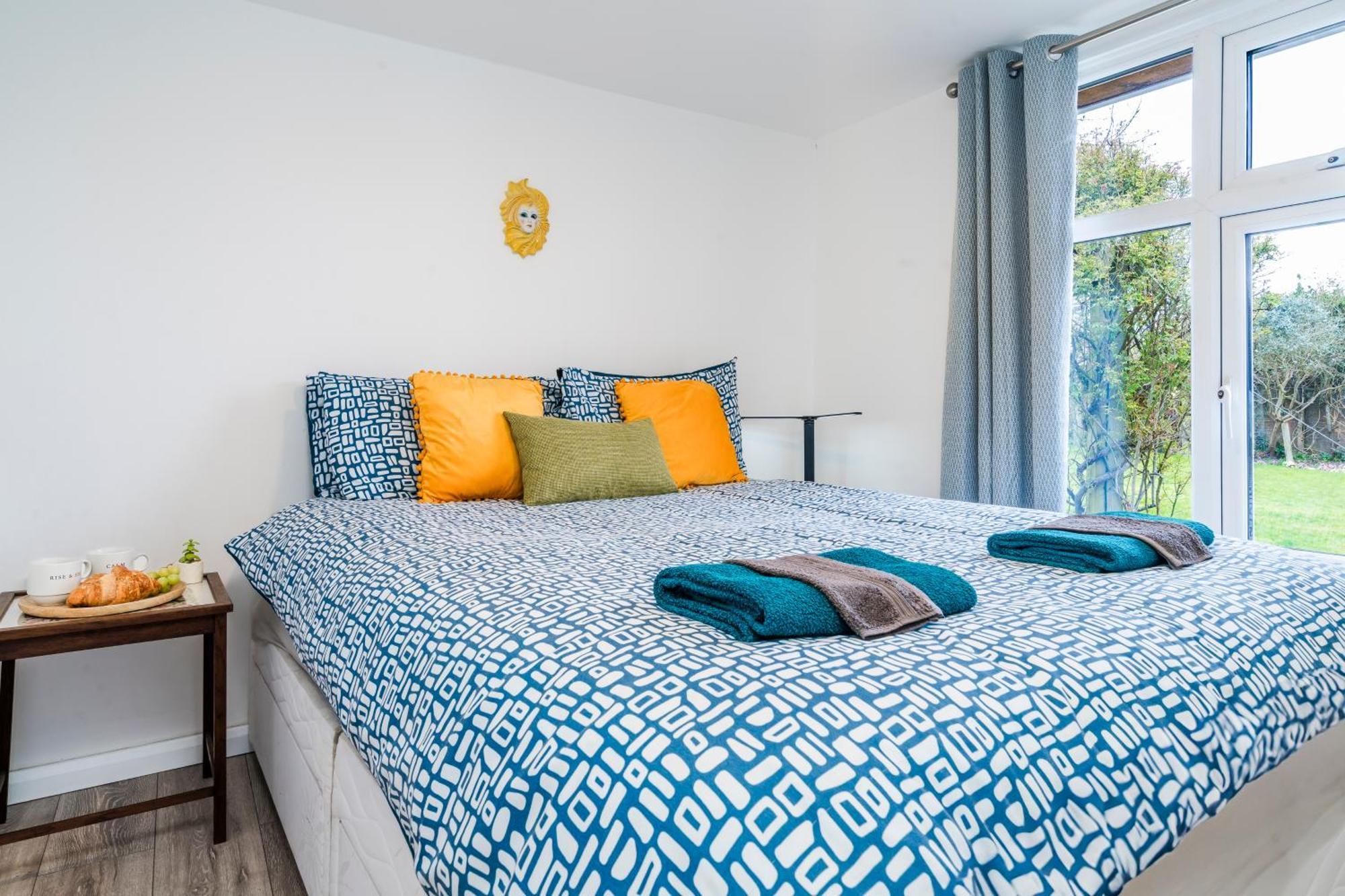 River Retreat- Near Holloway U, Thorpe Park And Heathrow Airport Apartment *