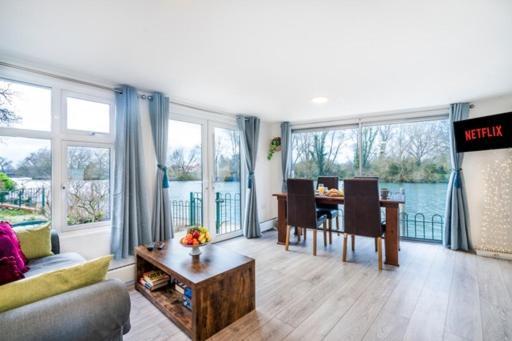 River Retreat- Near Holloway U, Thorpe Park And Heathrow Airport *