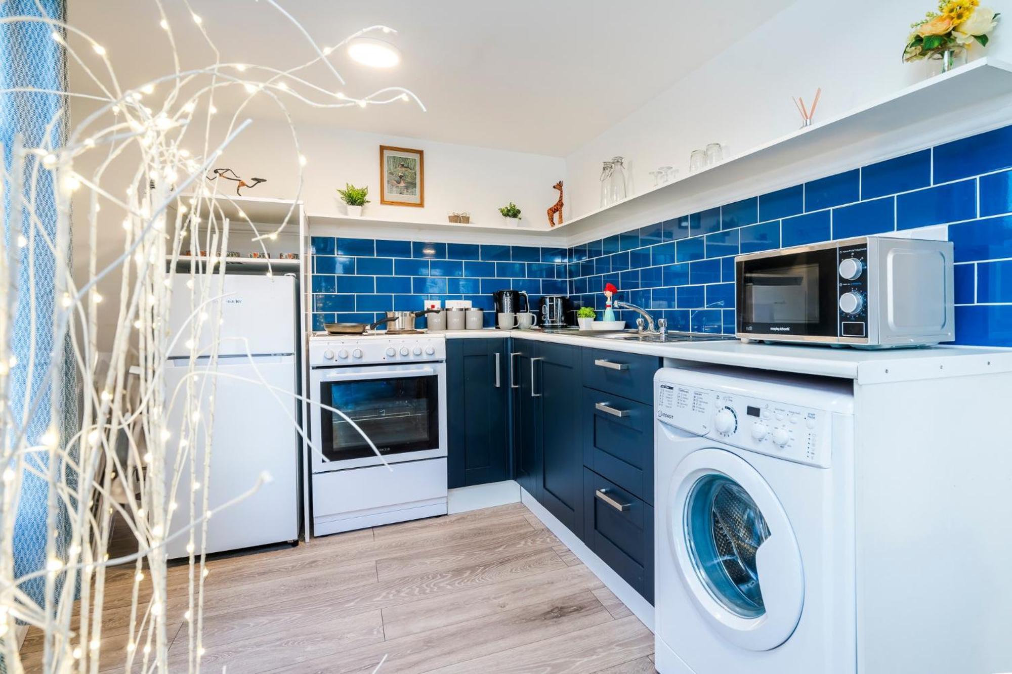 River Retreat- Near Holloway U, Thorpe Park And Heathrow Airport *